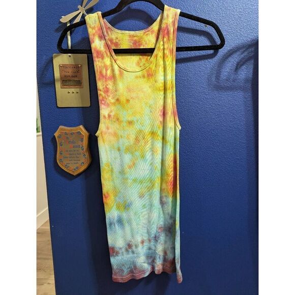 5/25 Pair of Tie Dye Tanks - Picture 2 of 9